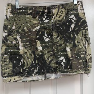 Cabi cargo skirt size 8